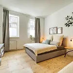 Mitten Im Kreuzberger Kiezleben - Geraeumig & - 3 Sz Auf 140qm Berlin