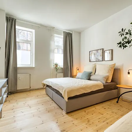 Mitten Im Kreuzberger Kiezleben - Geraeumig & - 3 Sz Auf 140qm Berlin