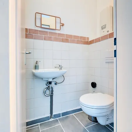 Mitten Im Kreuzberger Kiezleben - Geraeumig & - 3 Sz Auf 140qm Appartement